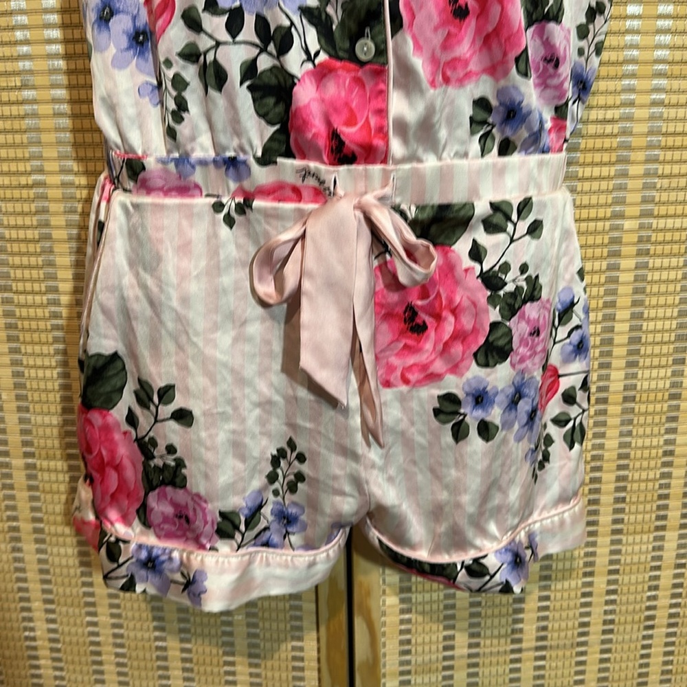 Victoria's Secret Pale Pink Striped Floral Silk Feel Romper Pajamas One Piece M - Picture 5 of 16